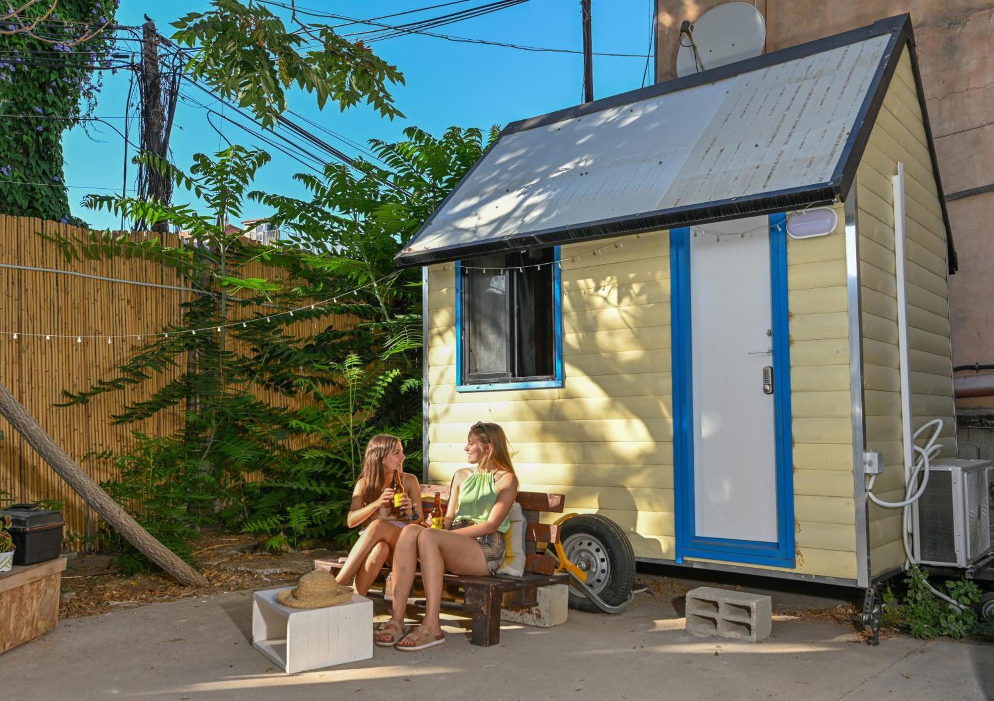 Caravan Hostel Tel Aviv By Roger Age 18-45 المظهر الخارجي الصورة
