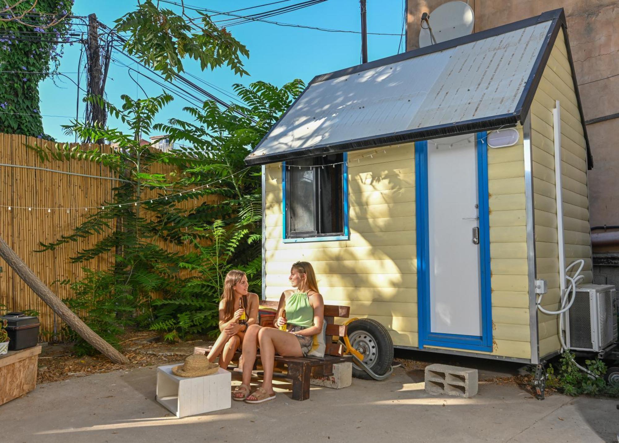 Caravan Hostel Tel Aviv By Roger Age 18-45 المظهر الخارجي الصورة